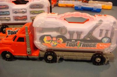 Disassembling container truck