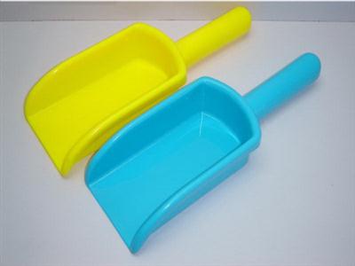 Beach shovel