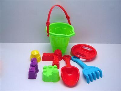 Portable sand castle buckets