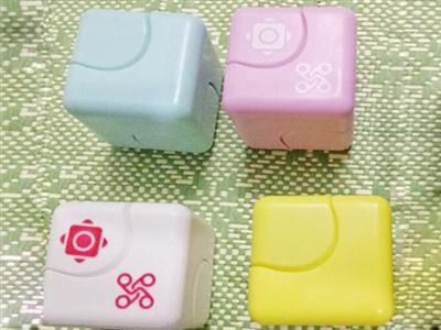 Finger cube gyro