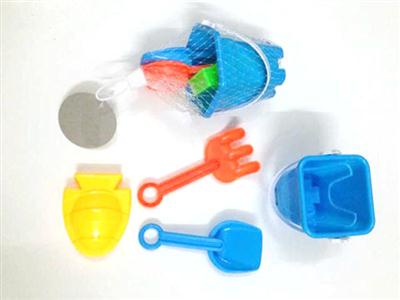 4 pieces of beach toys