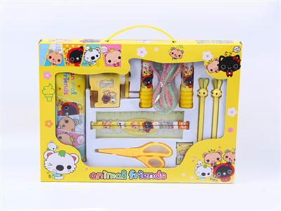 Stationery set (scissors) does not infringe