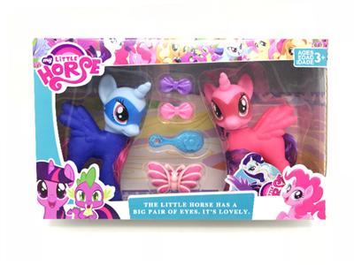 两只搪胶小马宝莉带梳子带发夹