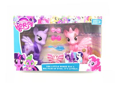 两只搪胶小马宝莉带梳子带发夹