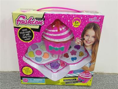 Medium cake three-layer cosmetics