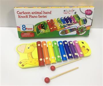 Wooden cartoon giraffe with 8 notes