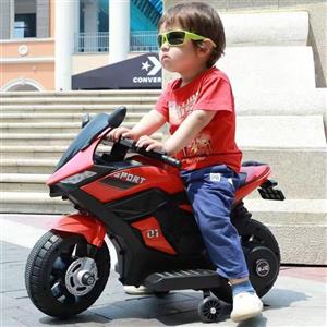 Children's two wheeled motorcycle with auxiliary wheels